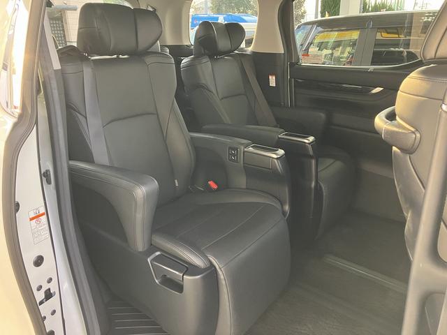 アルファードハイブリッド ＳＲ　Ｃパッケージ　純正ナビ　ＪＢＬ　全方位カメラ　禁煙　フリップダウン　ＤＶＤデッキ　デジタルインナーミラー　ＥＴＣ２．０　ドラレコ前後　シートヒーター　シートベンチレーション　ワンオーナー　ハンドルヒーター（7枚目）