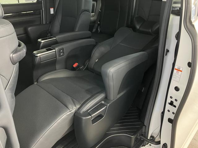 アルファードハイブリッド ＳＲ　Ｃパッケージ　純正ナビ　ＪＢＬ　全方位カメラ　禁煙　フリップダウン　ＤＶＤデッキ　デジタルインナーミラー　ＥＴＣ２．０　ドラレコ前後　シートヒーター　シートベンチレーション　ワンオーナー　ハンドルヒーター（32枚目）