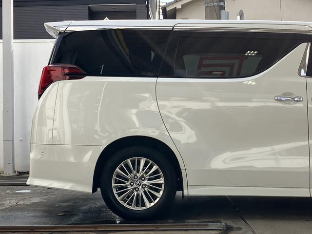 アルファードハイブリッド ＳＲ　Ｃパッケージ　純正ナビ　ＪＢＬ　全方位カメラ　禁煙　フリップダウン　ＤＶＤデッキ　デジタルインナーミラー　ＥＴＣ２．０　ドラレコ前後　シートヒーター　シートベンチレーション　ワンオーナー　ハンドルヒーター（66枚目）