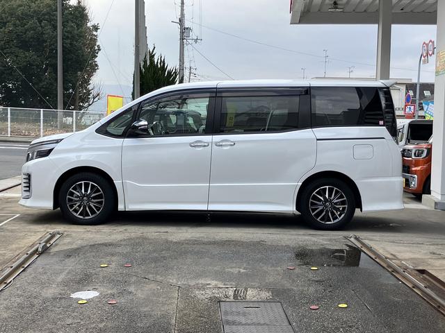 ヴォクシー ＺＳ　煌ＩＩ　ＺＳ　煌ＩＩ　ユーザー買取車　ワンオーナー　純正ＳＤナビ　純正ドラレコ　ビルトインＥＴＣ２．０　両側電動スライドドア　ＰＣＳ　オートマチックハイビーム　ＬＤＡ（4枚目）