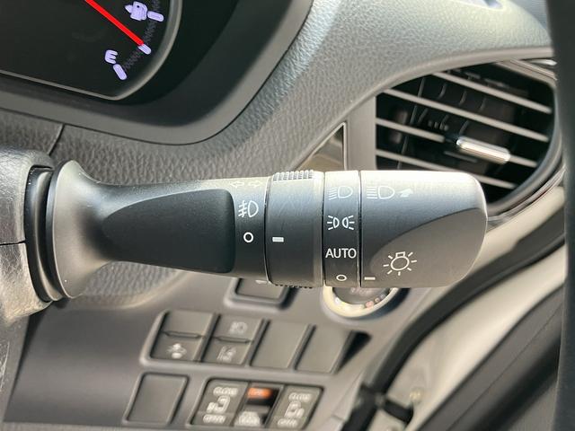 ヴォクシー ＺＳ　煌ＩＩ　ＺＳ　煌ＩＩ　ユーザー買取車　ワンオーナー　純正ＳＤナビ　純正ドラレコ　ビルトインＥＴＣ２．０　両側電動スライドドア　ＰＣＳ　オートマチックハイビーム　ＬＤＡ（12枚目）