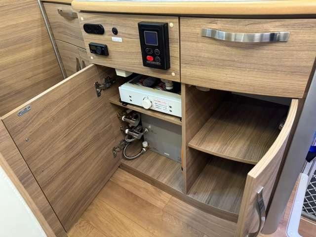 カムロード ベースグレード ダイレクトカーズ製トリッププレミアム リチウム/クーラー/FFヒーター/ソーラーP(34枚目)