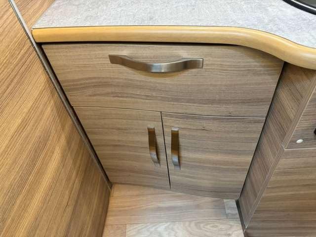 カムロード ベースグレード ダイレクトカーズ製トリッププレミアム リチウム/クーラー/FFヒーター/ソーラーP(36枚目)