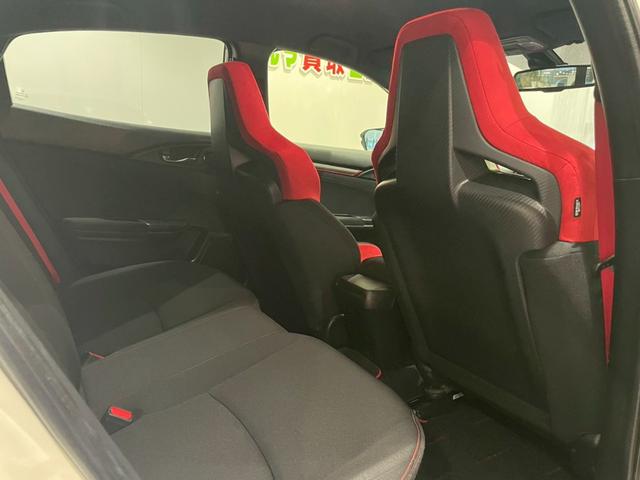 シビック タイプＲ　６速ＭＴ／無限フロント・サイド・リヤスポイラー／無限テールレンズ／クリフォードセキュリティ／純正２１インチアルミホイール／Ｂｌｕｅｔｏｏｔｈ接続（32枚目）