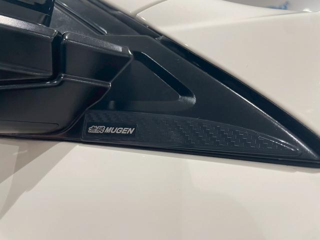 シビック タイプＲ　６速ＭＴ／無限フロント・サイド・リヤスポイラー／無限テールレンズ／クリフォードセキュリティ／純正２１インチアルミホイール／Ｂｌｕｅｔｏｏｔｈ接続（52枚目）