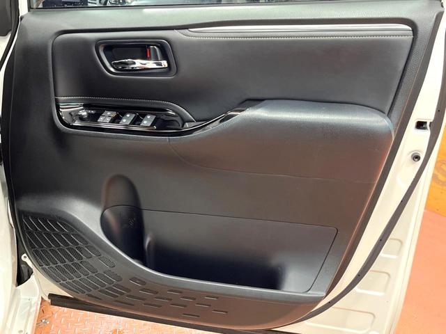 エスクァイア Gi 後席モニター 純正ナビ バックカメラ 両側電動スライドドア セーフティセンス クルーズコントロール スマートキー ETC LEDヘッドライト 純正15インチアルミホイール 合皮レザーシート 禁煙車(52枚目)