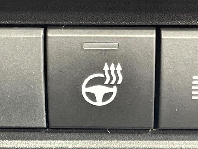 ヤリスクロス ハイブリッドZ 登録済未使用車 全周囲カメラ 衝突被害軽減システム レーダークルーズ ハーフレザーシート パワーシート コーナーセンサー スマートキー LEDヘッド ETC2.0 純正18インチアルミ 車線逸脱警報(6枚目)