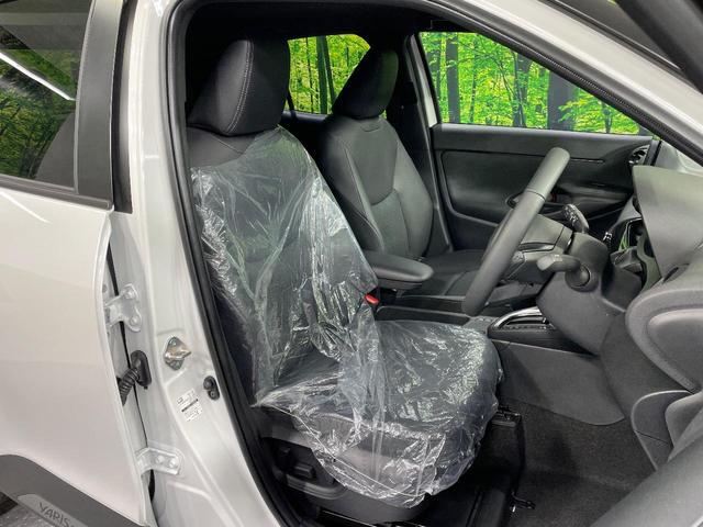 ヤリスクロス ハイブリッドZ 登録済未使用車 全周囲カメラ 衝突被害軽減システム レーダークルーズ ハーフレザーシート パワーシート コーナーセンサー スマートキー LEDヘッド ETC2.0 純正18インチアルミ 車線逸脱警報(10枚目)