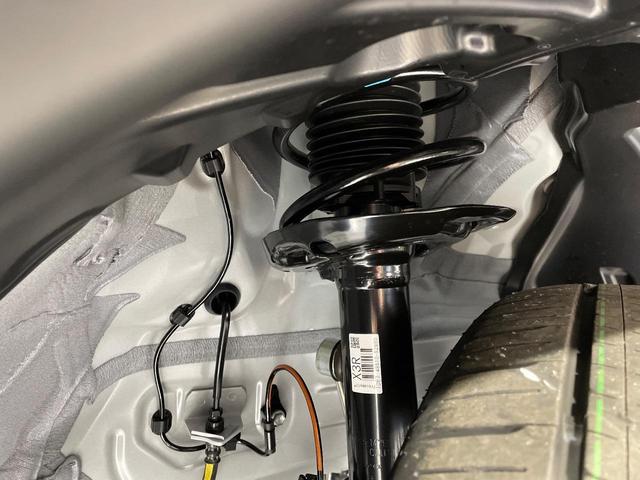 ヤリスクロス ハイブリッドZ 登録済未使用車 全周囲カメラ 衝突被害軽減システム レーダークルーズ ハーフレザーシート パワーシート コーナーセンサー スマートキー LEDヘッド ETC2.0 純正18インチアルミ 車線逸脱警報(20枚目)