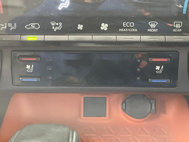 ＲＡＶ４ アドベンチャー　４ＷＤ　ＪＡＯＳエアロ　純正９型ナビ　バックカメラ　衝突被害軽減システム　レーダークルーズ　禁煙車　電動リアゲート　シートエアコン　シートヒーター　コーナーセンサー　ステアリングヒーター　ＥＴＣ（6枚目）