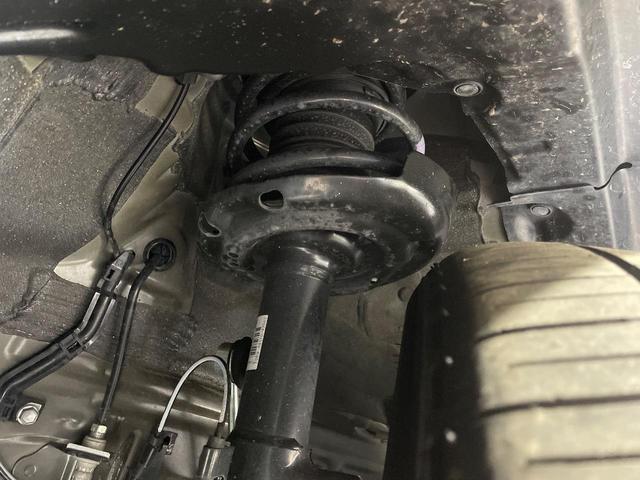 プリウス Z モデリスタエアロ 純正12.3インチナビ 禁煙車 セーフティセンス パノラミックビューモニター ブラインドスポットモニター シートベンチレーション ビルトインETC パワーバックドア ワイヤレス充電器(20枚目)