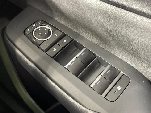 プリウス Ｚ　モデリスタエアロ　１２．３インチディスプレイオーディオ　禁煙車　パノラミックビューモニター　レーダークルーズコントロール　ブラインドスポットモニター　ステアリングヒーター　シートベンチレーション（51枚目）