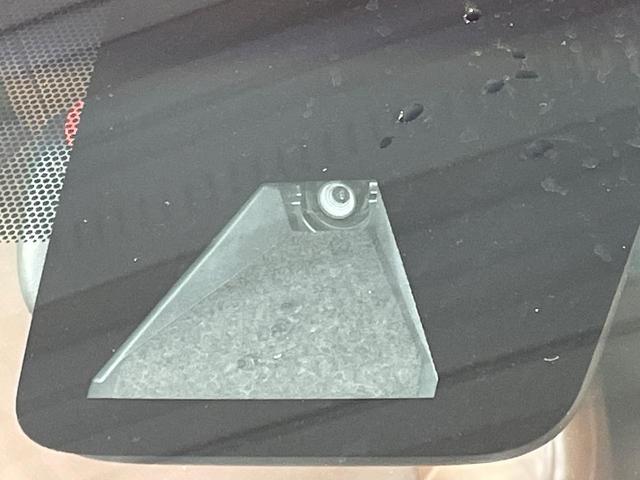 ハリアー プレミアム　メタル　アンド　レザーパッケージ　メーカー９ナビ　バックカメラ　衝突被害軽減システム　レーダークルーズ　禁煙車　電動リアゲート　レザーシート　前席シートエアコン　ドラレコ　コーナーセンサー　ビルトインＥＴＣ（4枚目）