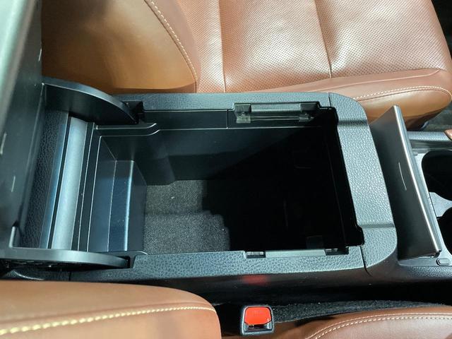 ハリアー プレミアム　メタル　アンド　レザーパッケージ　メーカー９ナビ　バックカメラ　衝突被害軽減システム　レーダークルーズ　禁煙車　電動リアゲート　レザーシート　前席シートエアコン　ドラレコ　コーナーセンサー　ビルトインＥＴＣ（45枚目）