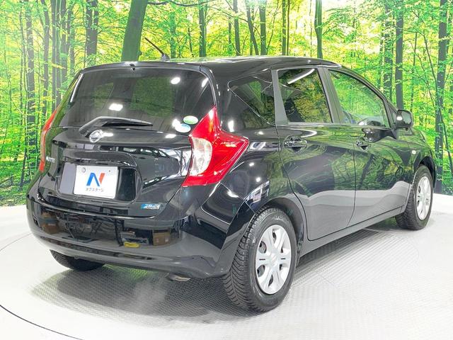 ノート Ｘ　ＤＩＧ－Ｓ　純正ＳＤナビ　バックカメラ　禁煙車　スマートキー　ＥＴＣ　Ｂｌｕｅｔｏｏｔｈ　地デジ　電動格納ミラー　アイドリングストップ　プライバシーガラス　衝突安全ボディ（17枚目）