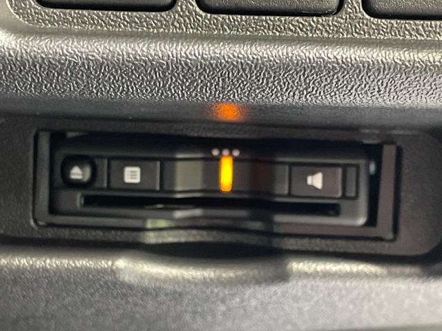 ハイエースバン スーパーGL ダークプライムII ディーゼル SDナビ 後席モニター バックカメラ 衝突被害軽減システム 禁煙車 LEDヘッド ETC オートハイビーム 車線逸脱警報 オートライト オートエアコン Bluetooth CD(29枚目)