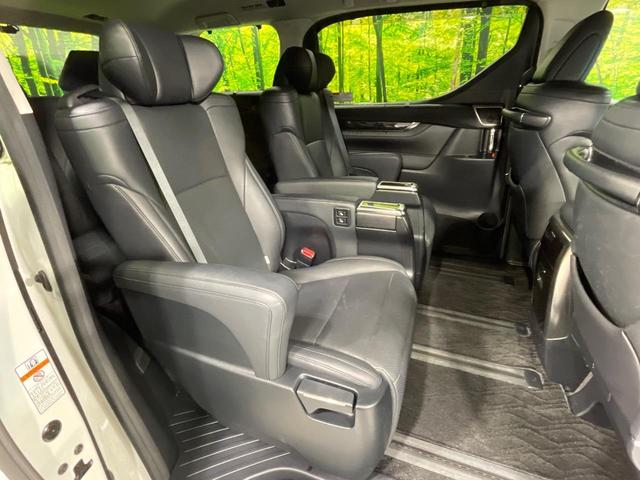 アルファード ２．５Ｓ　Ｃパッケージ　４ＷＤ　両側電動ドア　ＢＩＧ－Ｘ１１インチナビ　後席モニター　バックカメラ　シートベンチレーション　１００Ｖ電源　衝突被害軽減システム　レーダークルーズ　禁煙車　電動リアゲート　ＬＥＤヘッド（9枚目）