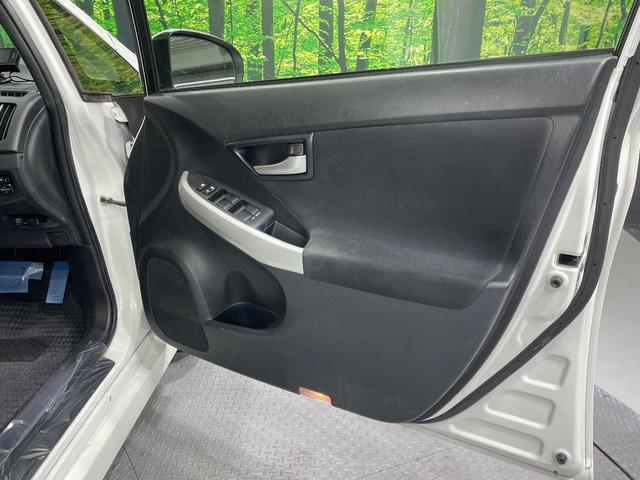 プリウス Ｓツーリングセレクション　ＢＩＧ－Ｘ９インチナビ　禁煙車　バックカメラ　ＥＴＣ　ドライブレコーダー　スマートキー＆プッシュスタート　オートライト　オートエアコン　ＬＥＤヘッドライト　純正１７インチアルミ（30枚目）