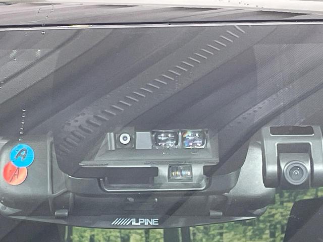 ヴォクシー ＺＳ　煌　純正１０インチナビ　禁煙車　フリップダウンモニター　セーフティセンス　両側パワースライドドア　デジタルインナーミラー　クルーズコントロール　バックカメラ　ビルトインＥＴＣ　ドラレコ　ＬＥＤヘッドライト（4枚目）