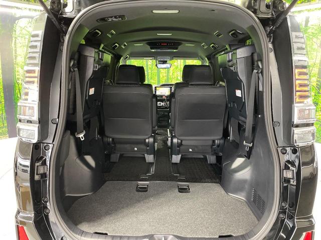 ヴォクシー ＺＳ　煌　純正１０インチナビ　禁煙車　フリップダウンモニター　セーフティセンス　両側パワースライドドア　デジタルインナーミラー　クルーズコントロール　バックカメラ　ビルトインＥＴＣ　ドラレコ　ＬＥＤヘッドライト（11枚目）