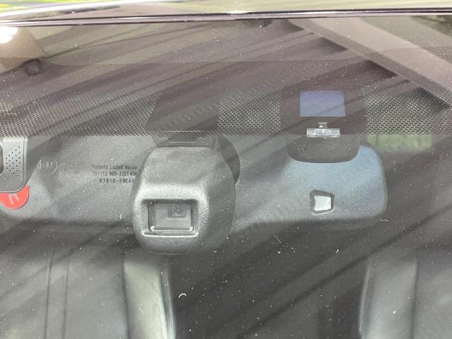 クラウンハイブリッド アスリートＧ　メーカーナビ　サンルーフ　バックカメラ　衝突被害軽減システム　禁煙車　電動リアゲート　レザーシート　前席シートエアコン　コーナーセンサー　スマートキー　ＨＩＤヘッド　ビルトインＥＴＣ　クルコン（7枚目）