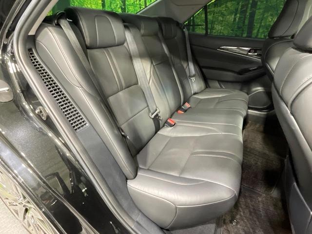 クラウンハイブリッド アスリートＧ　メーカーナビ　サンルーフ　バックカメラ　衝突被害軽減システム　禁煙車　電動リアゲート　レザーシート　前席シートエアコン　コーナーセンサー　スマートキー　ＨＩＤヘッド　ビルトインＥＴＣ　クルコン（9枚目）