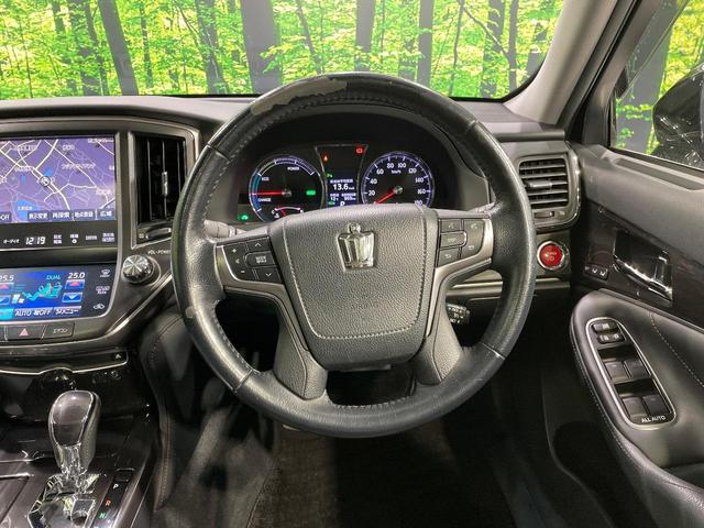 クラウンハイブリッド アスリートＧ　メーカーナビ　サンルーフ　バックカメラ　衝突被害軽減システム　禁煙車　電動リアゲート　レザーシート　前席シートエアコン　コーナーセンサー　スマートキー　ＨＩＤヘッド　ビルトインＥＴＣ　クルコン（11枚目）