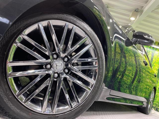 クラウンハイブリッド アスリートＧ　メーカーナビ　サンルーフ　バックカメラ　衝突被害軽減システム　禁煙車　電動リアゲート　レザーシート　前席シートエアコン　コーナーセンサー　スマートキー　ＨＩＤヘッド　ビルトインＥＴＣ　クルコン（13枚目）