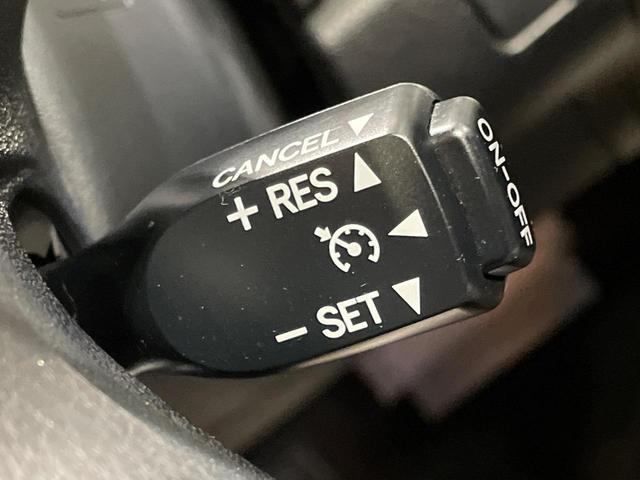 クラウンハイブリッド アスリートＧ　メーカーナビ　サンルーフ　バックカメラ　衝突被害軽減システム　禁煙車　電動リアゲート　レザーシート　前席シートエアコン　コーナーセンサー　スマートキー　ＨＩＤヘッド　ビルトインＥＴＣ　クルコン（26枚目）