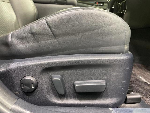 クラウンハイブリッド アスリートＧ　メーカーナビ　サンルーフ　バックカメラ　衝突被害軽減システム　禁煙車　電動リアゲート　レザーシート　前席シートエアコン　コーナーセンサー　スマートキー　ＨＩＤヘッド　ビルトインＥＴＣ　クルコン（29枚目）