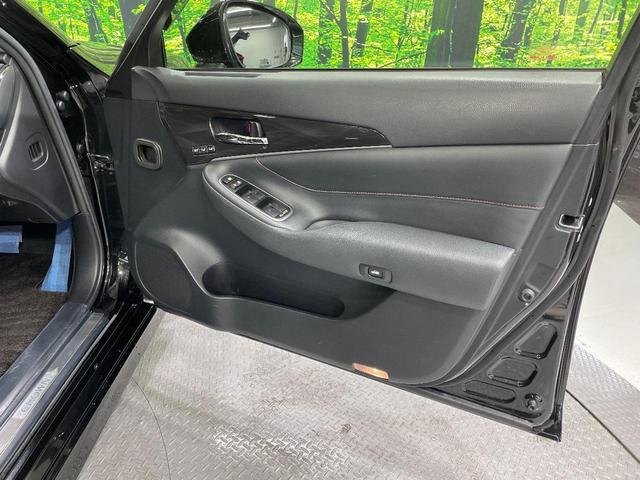 クラウンハイブリッド アスリートＧ　メーカーナビ　サンルーフ　バックカメラ　衝突被害軽減システム　禁煙車　電動リアゲート　レザーシート　前席シートエアコン　コーナーセンサー　スマートキー　ＨＩＤヘッド　ビルトインＥＴＣ　クルコン（32枚目）