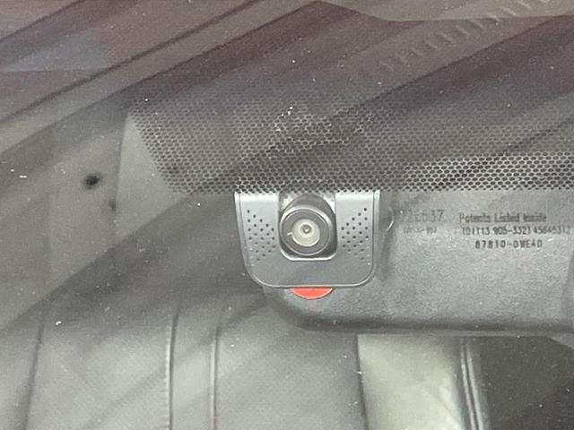 クラウンハイブリッド アスリートＧ　メーカーナビ　サンルーフ　バックカメラ　衝突被害軽減システム　禁煙車　電動リアゲート　レザーシート　前席シートエアコン　コーナーセンサー　スマートキー　ＨＩＤヘッド　ビルトインＥＴＣ　クルコン（35枚目）