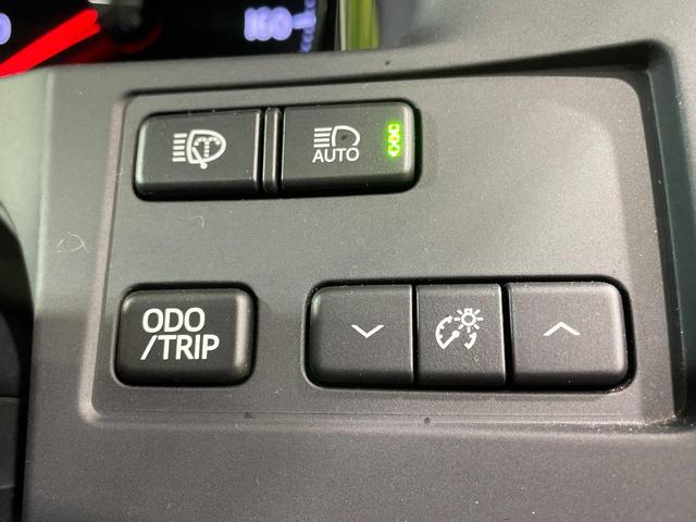 クラウンハイブリッド アスリートＧ　メーカーナビ　サンルーフ　バックカメラ　衝突被害軽減システム　禁煙車　電動リアゲート　レザーシート　前席シートエアコン　コーナーセンサー　スマートキー　ＨＩＤヘッド　ビルトインＥＴＣ　クルコン（40枚目）