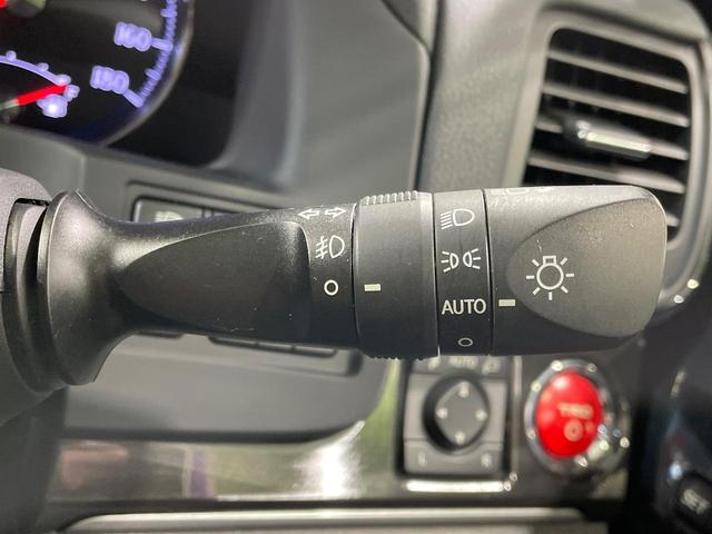 クラウンハイブリッド アスリートＧ　メーカーナビ　サンルーフ　バックカメラ　衝突被害軽減システム　禁煙車　電動リアゲート　レザーシート　前席シートエアコン　コーナーセンサー　スマートキー　ＨＩＤヘッド　ビルトインＥＴＣ　クルコン（44枚目）