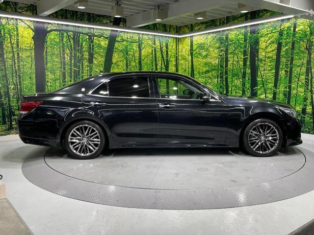 クラウンハイブリッド アスリートＧ　メーカーナビ　サンルーフ　バックカメラ　衝突被害軽減システム　禁煙車　電動リアゲート　レザーシート　前席シートエアコン　コーナーセンサー　スマートキー　ＨＩＤヘッド　ビルトインＥＴＣ　クルコン（48枚目）