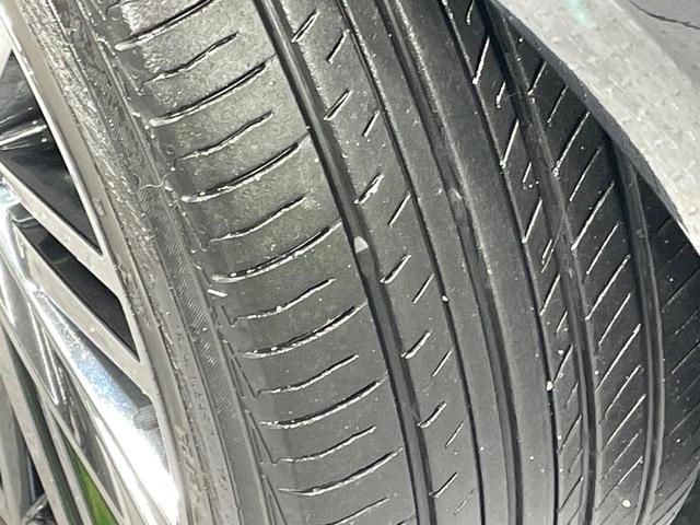 クラウンハイブリッド アスリートＧ　メーカーナビ　サンルーフ　バックカメラ　衝突被害軽減システム　禁煙車　電動リアゲート　レザーシート　前席シートエアコン　コーナーセンサー　スマートキー　ＨＩＤヘッド　ビルトインＥＴＣ　クルコン（51枚目）