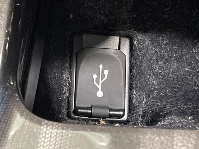 クラウンハイブリッド アスリートＧ　メーカーナビ　サンルーフ　バックカメラ　衝突被害軽減システム　禁煙車　電動リアゲート　レザーシート　前席シートエアコン　コーナーセンサー　スマートキー　ＨＩＤヘッド　ビルトインＥＴＣ　クルコン（54枚目）