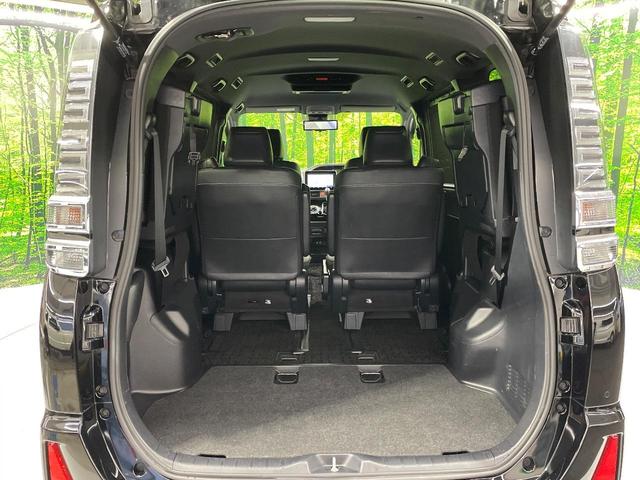 ヴォクシー ＺＳ　煌ＩＩＩ　両側電動ドア　純正ＳＤナビ　後席モニター　バックカメラ　衝突被害軽減システム　禁煙車　ハーフレザーシート　コーナーセンサー　スマートキー　ＬＥＤヘッド　ビルトインＥＴＣ　クルコン（10枚目）