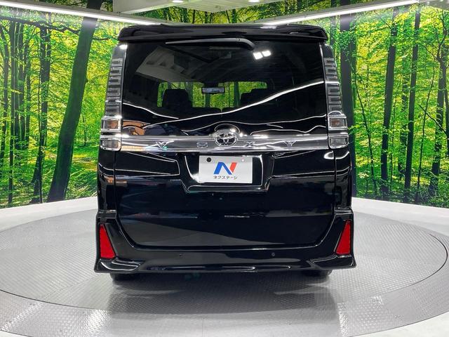 ヴォクシー ＺＳ　煌ＩＩＩ　両側電動ドア　純正ＳＤナビ　後席モニター　バックカメラ　衝突被害軽減システム　禁煙車　ハーフレザーシート　コーナーセンサー　スマートキー　ＬＥＤヘッド　ビルトインＥＴＣ　クルコン（15枚目）