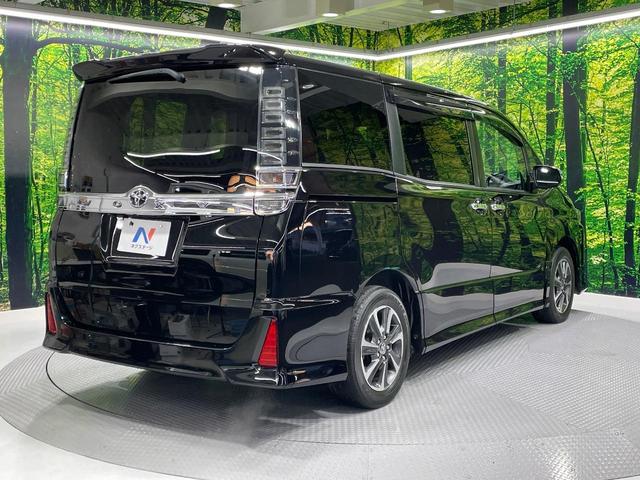 ヴォクシー ＺＳ　煌ＩＩＩ　両側電動ドア　純正ＳＤナビ　後席モニター　バックカメラ　衝突被害軽減システム　禁煙車　ハーフレザーシート　コーナーセンサー　スマートキー　ＬＥＤヘッド　ビルトインＥＴＣ　クルコン（17枚目）