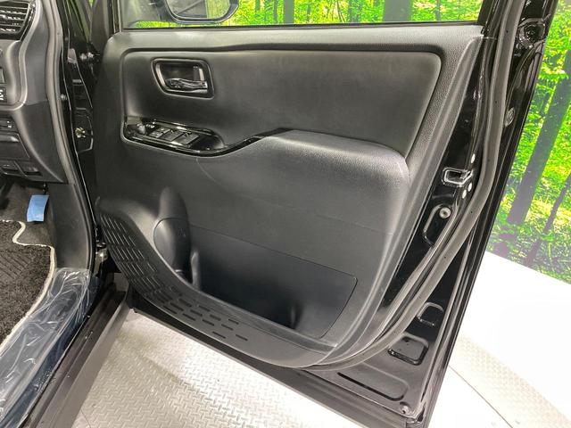 ヴォクシー ＺＳ　煌ＩＩＩ　両側電動ドア　純正ＳＤナビ　後席モニター　バックカメラ　衝突被害軽減システム　禁煙車　ハーフレザーシート　コーナーセンサー　スマートキー　ＬＥＤヘッド　ビルトインＥＴＣ　クルコン（55枚目）