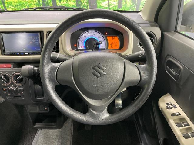 �C���e���A�ɍ��킹���f�U�C���̃X�e�A�����O�́A�^�]�������̂��Ƃ��l���A�^�]���₷���`��A�傫���ł��B�����x�A���ۂɐG���Ă��m���߂��������B