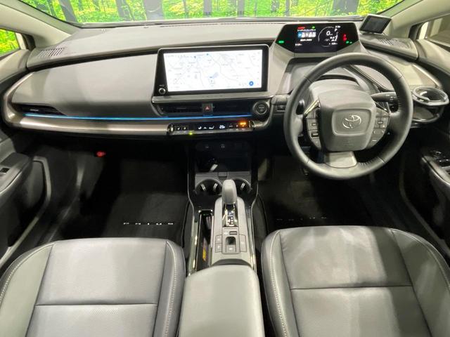 プリウス Ｚ　１２．３インチディスプレイ　全周囲カメラ　デジタルインナーミラー　レーダークルーズコントロール　メモリー機能付パワーシート　ステアリングヒーター　パワーバックドア　ＥＴＣ２．０　スマートキー　禁煙車（2枚目）