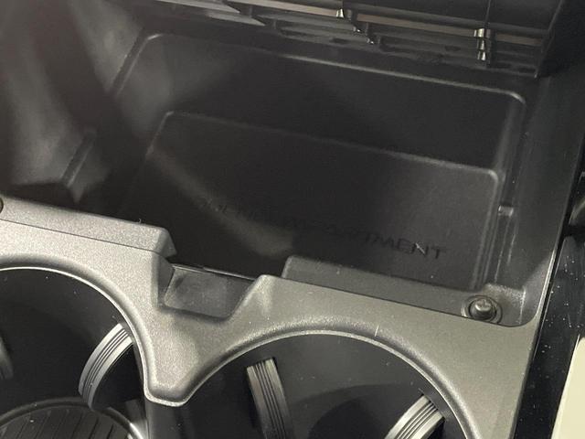 プリウス Ｚ　１２．３インチディスプレイ　全周囲カメラ　デジタルインナーミラー　レーダークルーズコントロール　メモリー機能付パワーシート　ステアリングヒーター　パワーバックドア　ＥＴＣ２．０　スマートキー　禁煙車（52枚目）