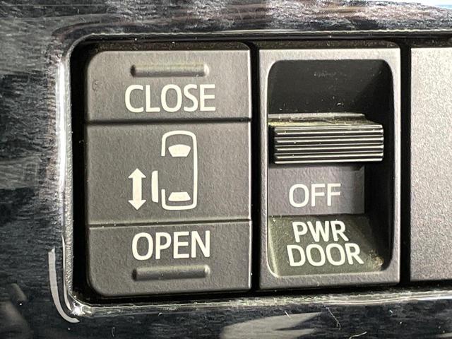 ヴォクシー Ｘ　電動スライドドア　純正ＳＤナビ　バックカメラ　衝突被害軽減システム　コーナーセンサー　スマートキー　ＬＥＤヘッド　ＥＴＣ２．０　クルコン　純正１５インチアルミ　オートハイビーム　　オートライト（5枚目）