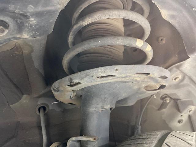 ヴォクシー Ｘ　電動スライドドア　純正ＳＤナビ　バックカメラ　衝突被害軽減システム　コーナーセンサー　スマートキー　ＬＥＤヘッド　ＥＴＣ２．０　クルコン　純正１５インチアルミ　オートハイビーム　　オートライト（20枚目）