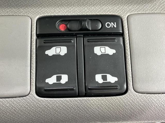 �y�����X���C�h�h�A�z���ԏ�ŗׂ̎ԂƂ̊Ԋu���������ɂ������A�X���C�h�h�A�Ȃ���S�I�h�A�I�[�v������������炸�A�J�������L���̂ŏ��~�肪�Ƃ��Ă��ȒP�ł��B�傫�ȉו��̏o���������Ȃ���\��