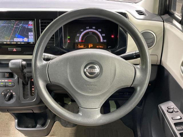 �C���e���A�ɍ��킹���f�U�C���̃X�e�A�����O�́A�^�]�������̂��Ƃ��l���A�^�]���₷���`��A�傫���ł��B�����x�A���ۂɐG���Ă��m���߂��������B