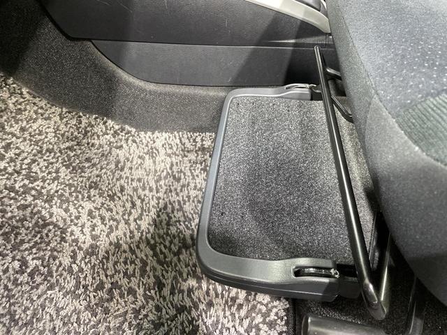 カローラフィールダー ハイブリッドＧ　純正ＳＤナビ　バックカメラ　禁煙車　ドラレコ　スマートキー　ビルトインＥＴＣ　オートライト　オートエアコン　Ｂｌｕｅｔｏｏｔｈ　ＬＥＤヘッドライト　プライバシーガラス　衝突安全ボディ（44枚目）