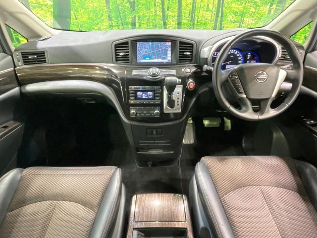 エルグランド ２５０ハイウェイスターアーバンクロム　両側電動ドア　ＨＤＤナビ　後席モニター　全周囲カメラ　禁煙車　コーナーセンサー　スマートキー　ＨＩＤヘッド　ビルトインＥＴＣ　純正１８インチアルミ　オートライト　デュアルエアコン　リアエアコン（2枚目）